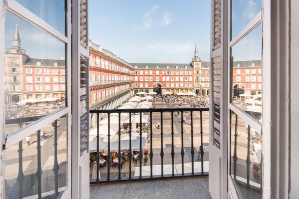 Apartment (1 Bedroom) | Balcony