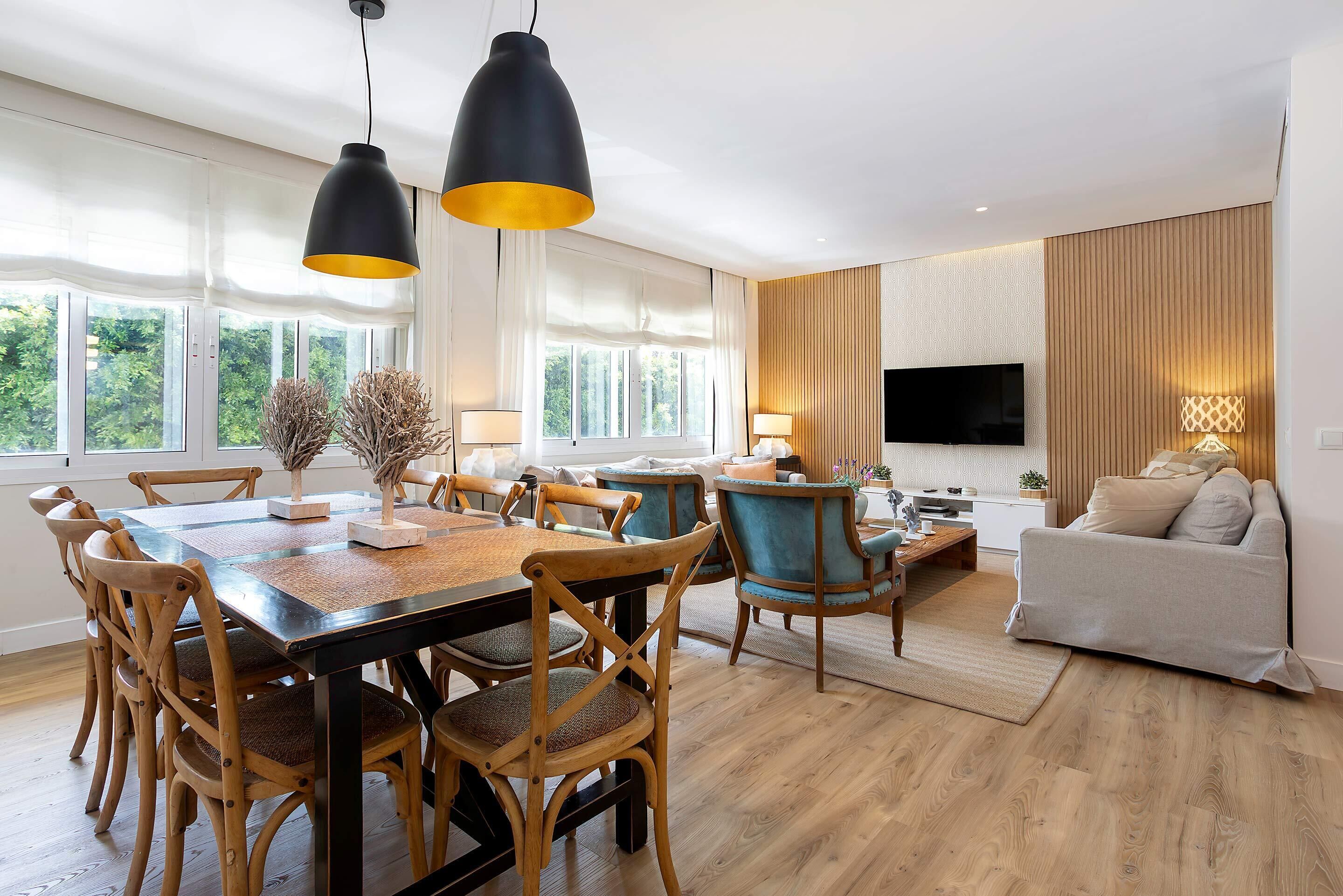 Appartement (3 Bedrooms) | Aire de séjour | Téléviseur de 32 po avec télévision par câble