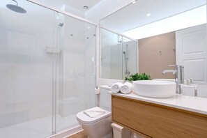 Apartment (3 Bedrooms) | Bathroom