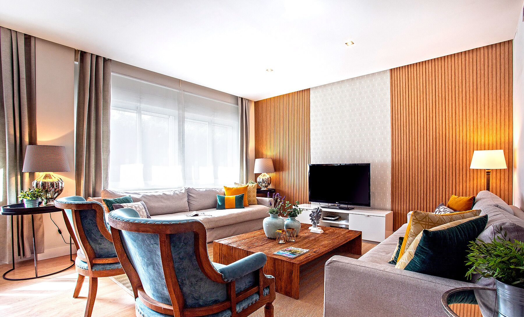 Apartment (3 Bedrooms) | Wohnbereich | 32-Zoll-Fernseher mit Kabelempfang