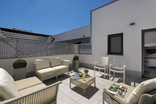 Genteel Home Mateos Gago Terrace