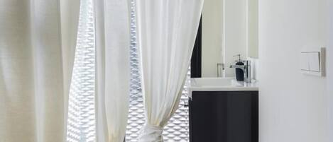 Apartment (2 Bedrooms) | Bathroom