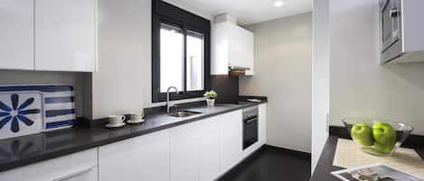 公寓 (2 Bedrooms) | 私人廚房 | 大型冰箱、微波爐、烤箱、爐台