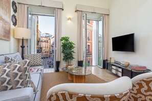 Lägenhet (2 Bedrooms) | Vardagsrum | 32-tums tv med kabelkanaler