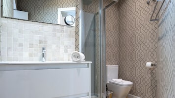 Apartment (2 Bedrooms) | Badezimmer