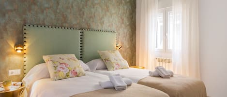 Apartment (4 Bedrooms) | 4 bedrooms, iron/ironing board, free WiFi, bed sheets