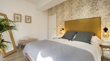 Apartment (4 Bedrooms) | 4 bedrooms, iron/ironing board, free WiFi, bed sheets