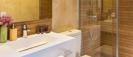 Departamento | Baño | Regadera, secadora de cabello, toallas, jabón