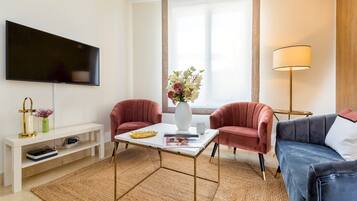 Appartement | Woonruimte | Een 32-inch televisie met kabelzenders