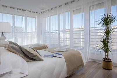 Modern 3 Bd Apartm Surrounded by Terraces Isabel la Catolica IV