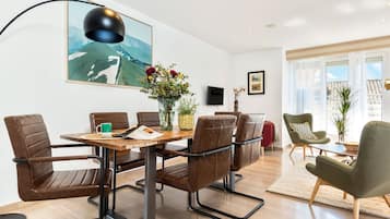Apartment (3 Bedrooms) | In-room dining
