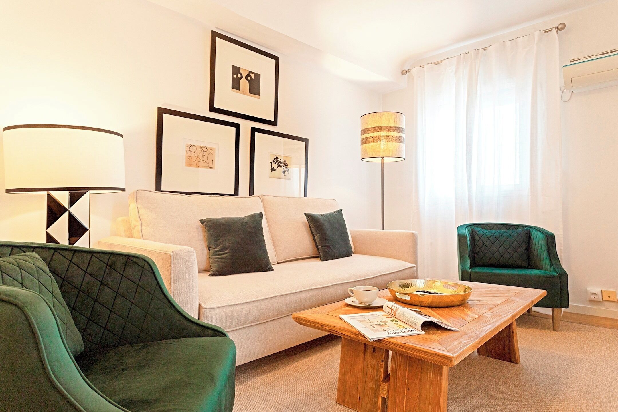 公寓 (2 Bedrooms) |   起居区 | 32-英寸电视（配备有线频道）