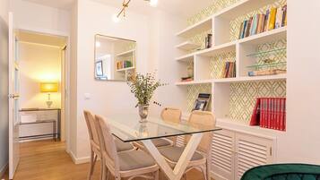 Lejlighed (2 Bedrooms) | Spisning på værelset