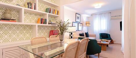 Apartment (2 Bedrooms) | In-room dining