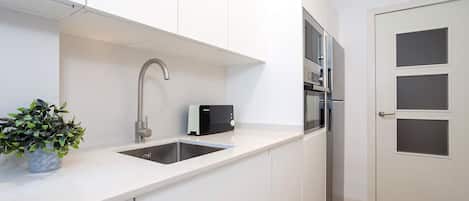 Apartment (2 Bedrooms) | Eigene Küche | Großer Kühlschrank, Mikrowelle, Ofen