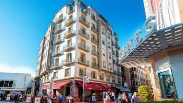 Appartement (4 Bedrooms) | Exterieur