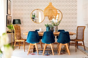 Apartment (4 Bedrooms) | In-room dining - Genteel Home Zegrí (Málaga)