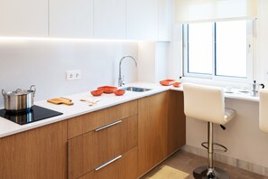 Leilighet (1 Bedroom) | Eget kjøkken | Kjøleskap, mikrobølgeovn, kokeplater og kaffetrakter/tekoker