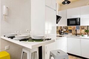 Apartemen (2 Bedrooms) | Makan di kamar