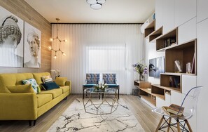 Apartment, 2 Schlafzimmer | Wohnzimmer | 32-Zoll-Flachbildfernseher mit Kabelempfang, Fernseher