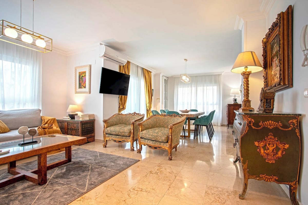Appartement (4 Bedrooms) | Coin séjour