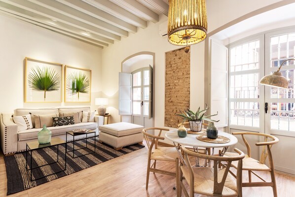 Apartment, 1 Bedroom | Living room | 32-inch TV with cable channels