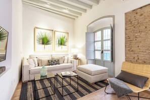 Apartment (1 Bedroom) | Wohnbereich