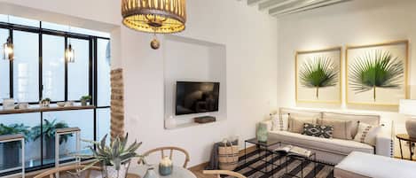 公寓 (1 Bedroom) | 客廳 | 32 吋電視連有線電視頻道