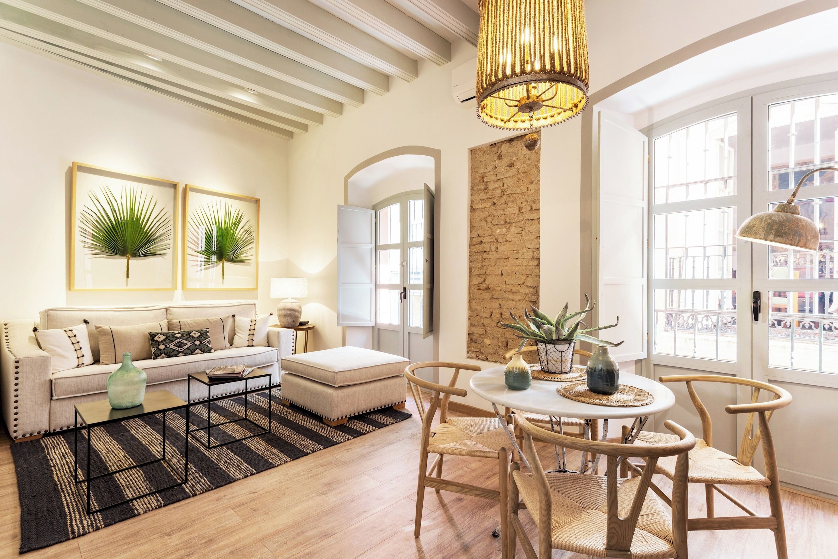 Apartment (1 Bedroom) | Dining