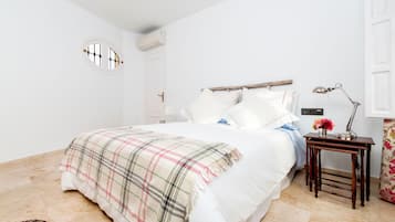 Apartment | 2 bedrooms, iron/ironing board, free WiFi, bed sheets