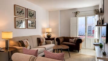 Apartamento | Zona de estar | Televisión de 32 pulgadas con canales por cable