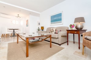 Interior - Genteel Home Iris (Seville)