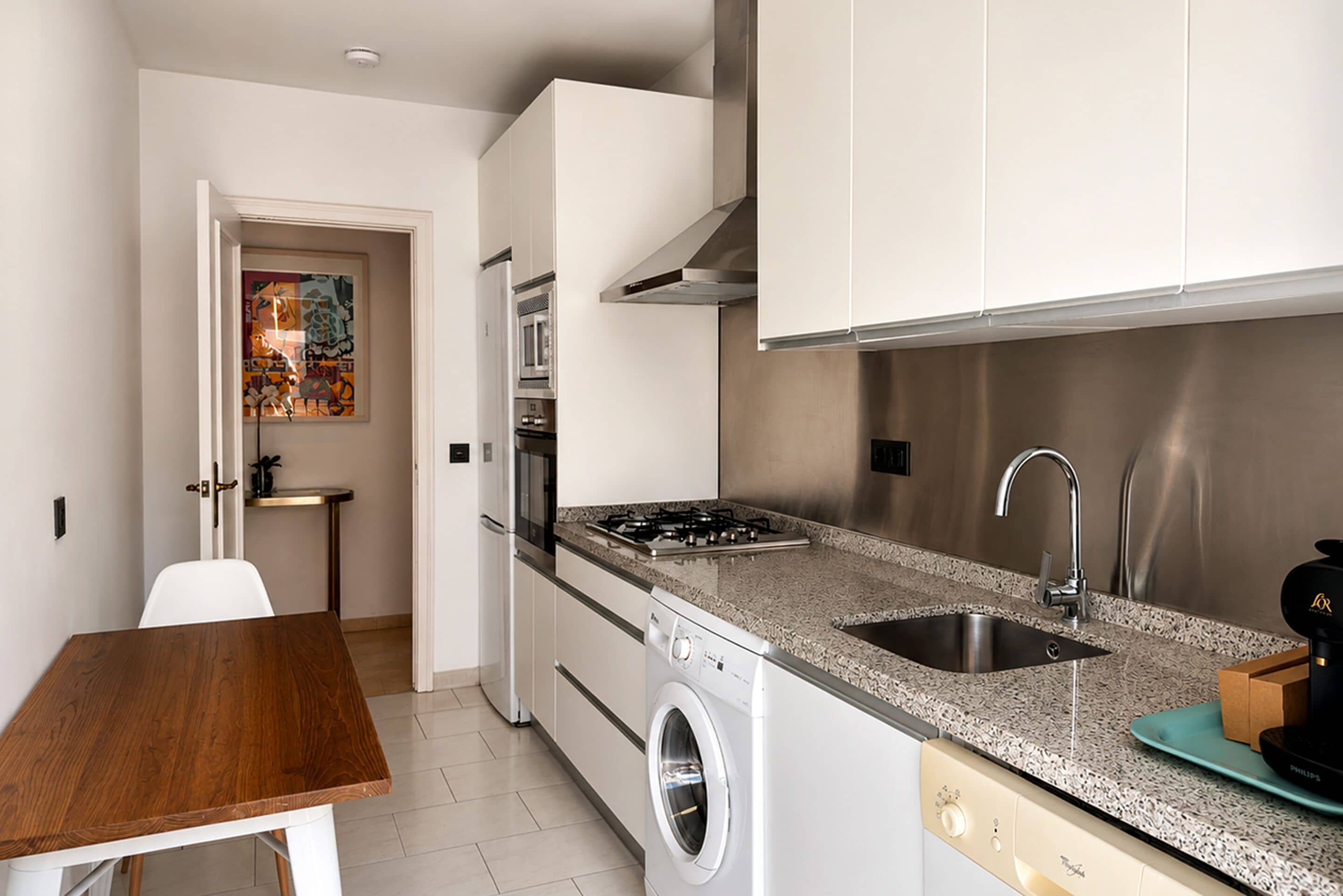 Apartamento | Cocina privada | Cafetera o tetera, frigorífico grande, microondas y horno