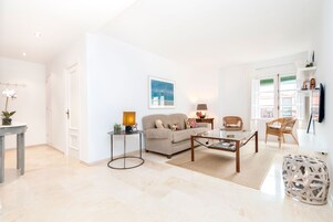 Appartement | Coin séjour | Télévision de 32 pouces avec chaînes par câble