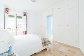 2 chambres, fer et planche à repasser, Wi-Fi gratuit, draps fournis