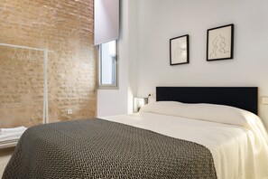 Leilighet (3 Bedrooms) | 3 soverom, individuelt dekorert, strykejern/-brett og wi-fi (inkludert)