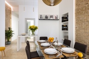 Apartment (3 Bedrooms) | Living room | 32-inch TV with cable channels - Great and Brand new 3 Bd Apart in Santa Cruz Quarter Santa Teresa III (Seville)