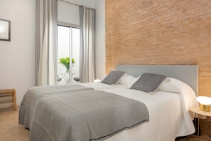 Căn hộ (3 Bedrooms) | 3 phòng ngủ, trang trí khác biệt, bàn ủi/dụng cụ ủi quần áo 