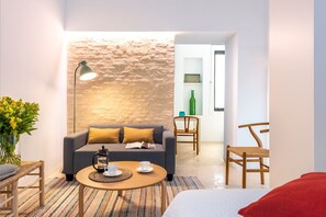 Căn hộ (1 Bedroom) | Phòng khách | TV 32-inch có truyền hình cáp