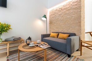 Apartment (1 Bedroom) | Living room