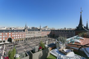 Exterior - Penthouse With Private Terrace & Balcony in Plaza Mayor Square. Plaza Mayor IV (Madrid)