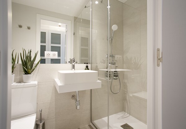Apartment (1 Bedroom) | Bathroom