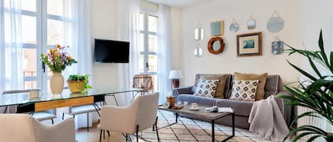 Huoneisto (1 Bedroom) | Oleskelualue | 32–tuumainen taulutelevisio, jossa kaapelikanavat