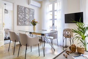 Apartment (1 Bedroom) | Living room