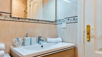 Apartment (1 Bedroom) | Bathroom | Bathtub, deep soaking tub, hair dryer, bidet
