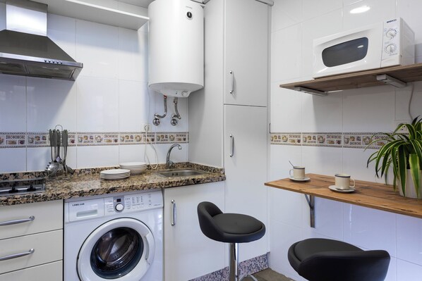 公寓 (1 Bedroom) | 私人廚房 | 大型雪櫃/冰箱、微波爐、爐具、洗碗機