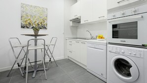 A modern kitchen with white cabinets, a dishwasher, an oven, and a sink. - The Best Location, 8pax, 3BD & 2Bth, Reina Sofia II (Madrid)