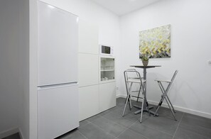 Apartment, 3 Bedrooms | Private kitchen