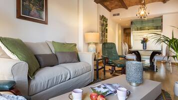 Apartment (2 Bedrooms) | Living room