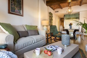 Apartment (2 Bedrooms) | Living room